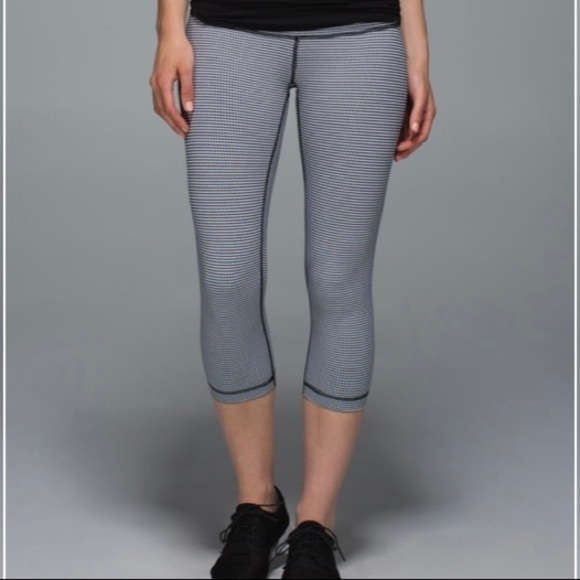 🌸2/$25 Lululemon Black White Wunder Under Crop roll down gingham - Picture 1 of 12